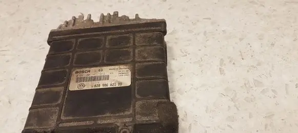 Volkswagen PASSAT B5 Engine control unit/module 028906021DD 0281001411412