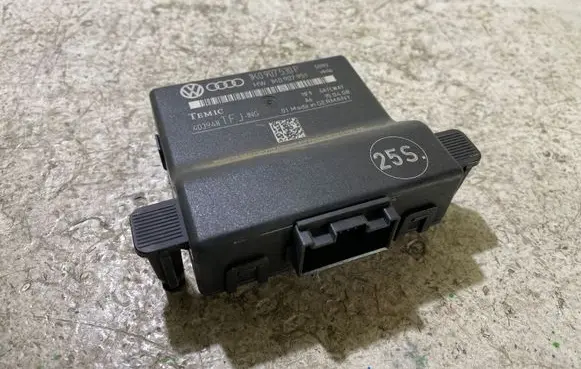 Volkswagen Golf V Gateway control module 1K0907530P 1K0907951