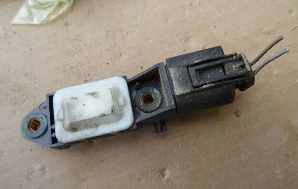 Mercedes-Benz E W211 Airbag deployment crash/impact sensor 0028201326 304236015