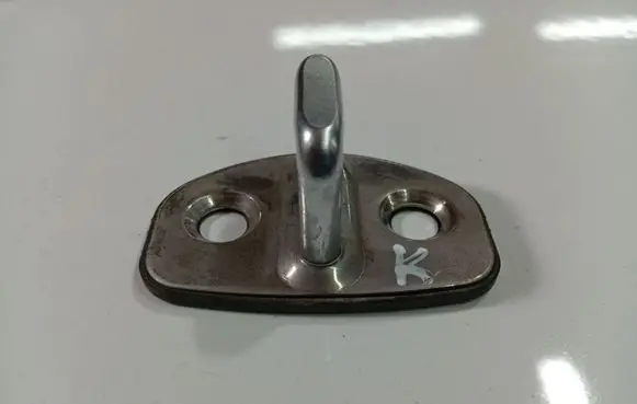Skoda Octavia Mk2 (1Z) Front door lock loop/hook striker