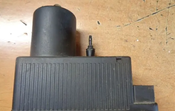Mercedes-Benz C W202 Central locking vacuum pump 2028001648