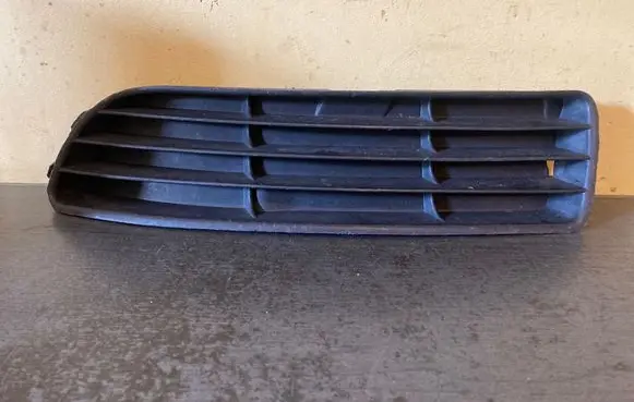 Audi A4 S4 B5 8D Front bumper lower grill 8D0807345B