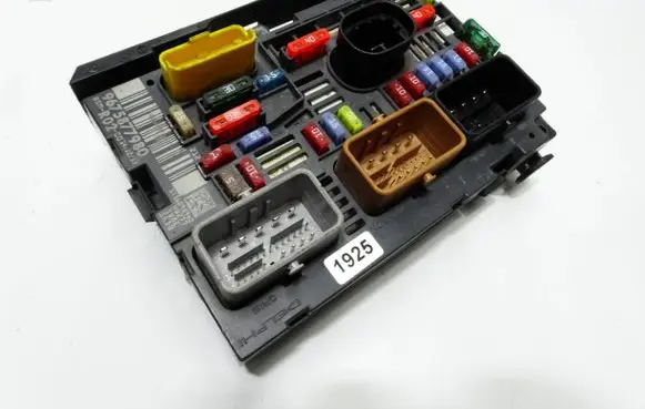 Citroen C4 I Picasso Fuse box set 9675877980