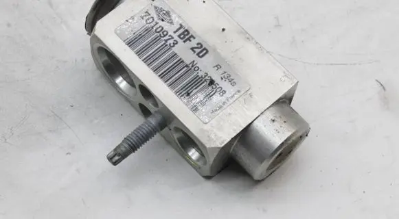 Land Rover Freelander 2 - LR2 Air conditioning (A/C) expansion valve 7010973
