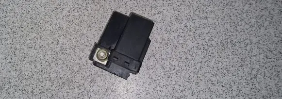 BMW 5 E39 Glow plug pre-heat relay 2246919