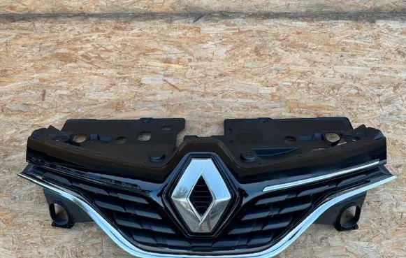 Renault Captur Front bumper upper radiator grill 620902271R