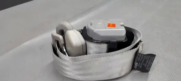 Hyundai Lantra I Rear seatbelt