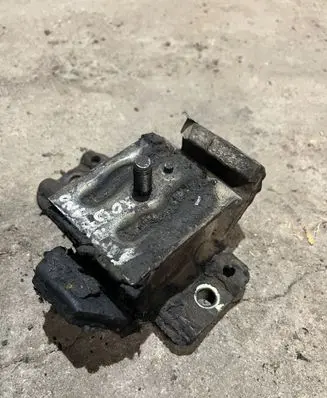 Nissan Terrano Gearbox mount