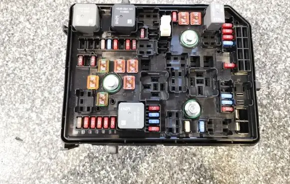 Chevrolet Volt II Fuse module 84016065 812461952