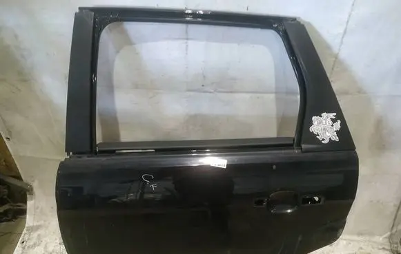 Ford Focus Rear door JUODOS