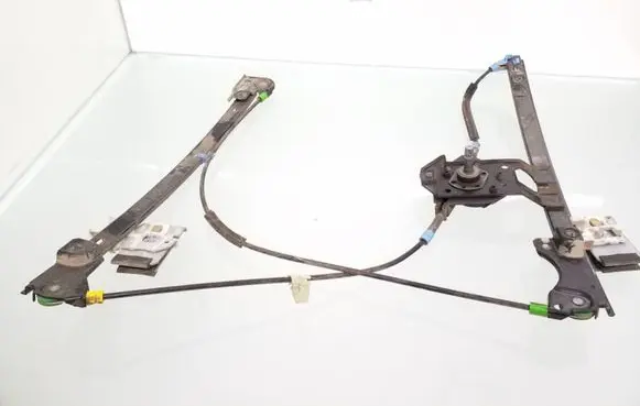 Volkswagen Golf III Front door manual window regulator 1H0837402B