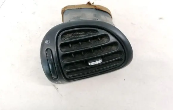 Peugeot 206 Dash center air vent grill