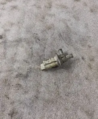 Audi A8 S8 D2 4D Vacuum valve 077133517e