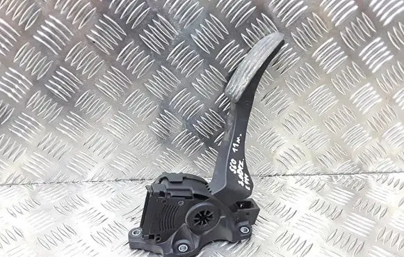 Volvo S60 Accelerator throttle pedal 31329059