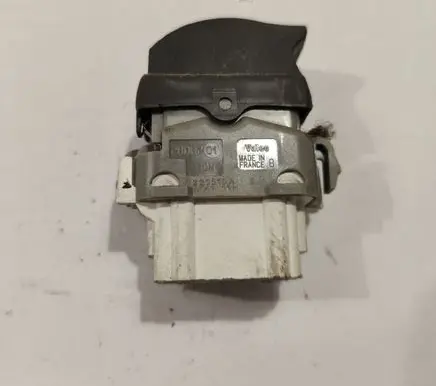 Renault Espace - Grand espace IV Electric window control switch 220510A