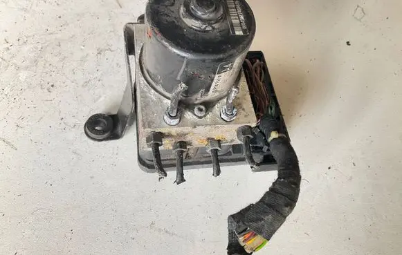 Volkswagen Golf IV ABS Pump 1J0614117F