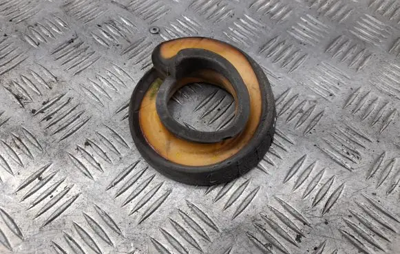 Cadillac CTS Rear coil spring rubber mount 20767137