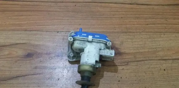Audi 80 90 S2 B4 Central locking vacuum pump 893862123