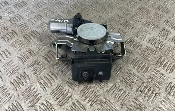 Loading door lock