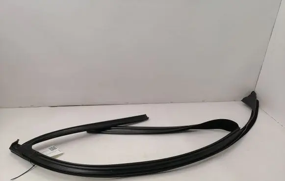 Mercedes-Benz C W204 Rubber seal front door window/glass A2047250225