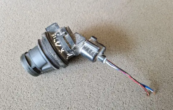 Toyota Hilux (AN10, AN20, AN30) Windscreen/windshield washer pump