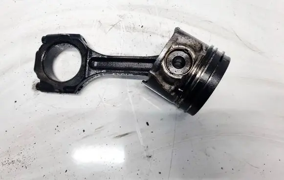 Hyundai Santa Fe Piston with connecting rod 