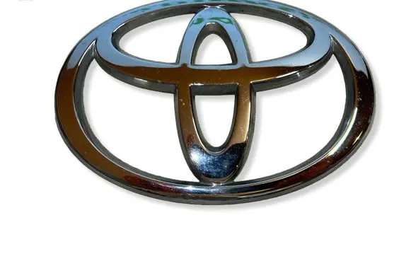 Toyota Corolla Verso AR10 Manufacturers badge/model letters 90975