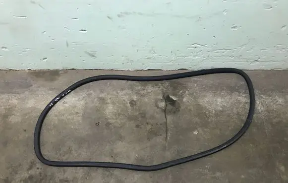 Volkswagen Golf V Front door rubber seal