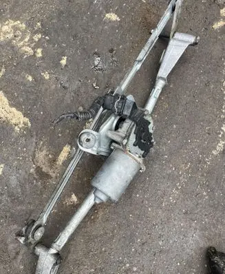 Volvo S60 Front wiper linkage and motor