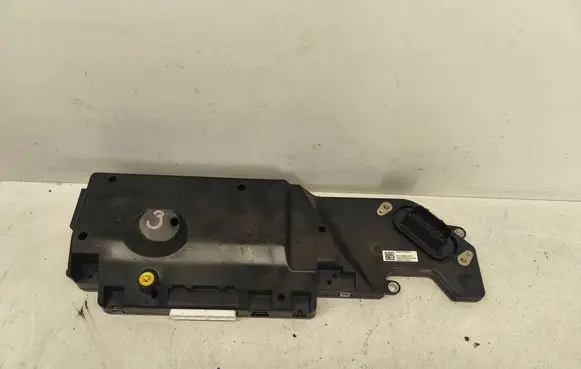 Tesla Model Y Current control relay 110639431N