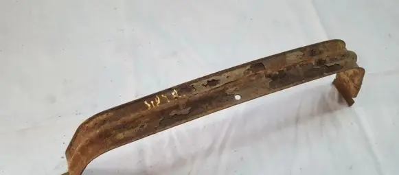 Fuel tank mounting bracket