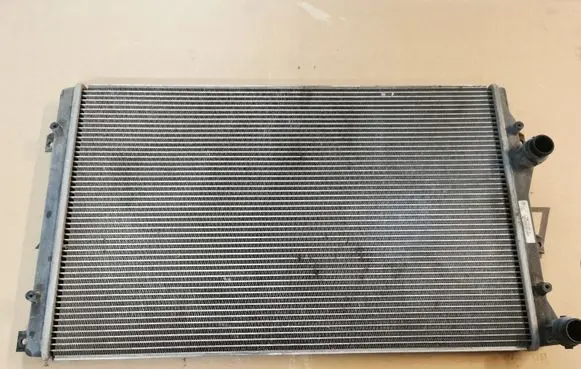 Audi A3 S3 8P Coolant radiator 1K0121253H