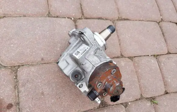 Opel Zafira C Fuel injection high pressure pump 55494494
