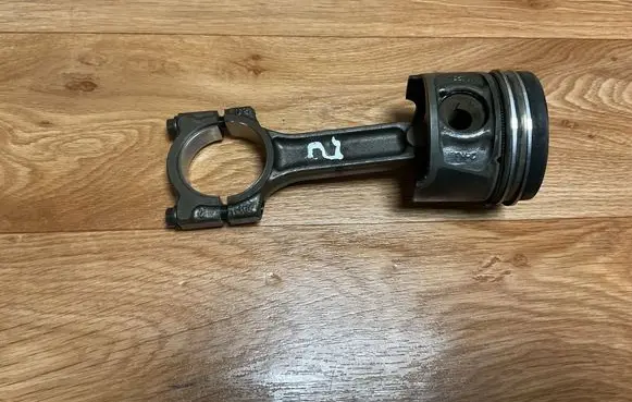 Renault Megane III Piston with connecting rod 7657H