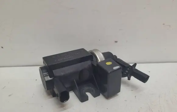 Mercedes-Benz B W245 Turbo solenoid valve A0051535528 06T151 70078200