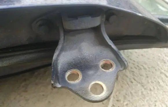 Mitsubishi Space Star Front door upper hinge