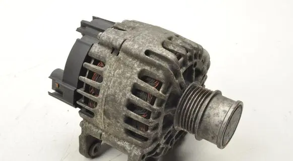 Volkswagen Golf VII Generator/alternator 04E903015