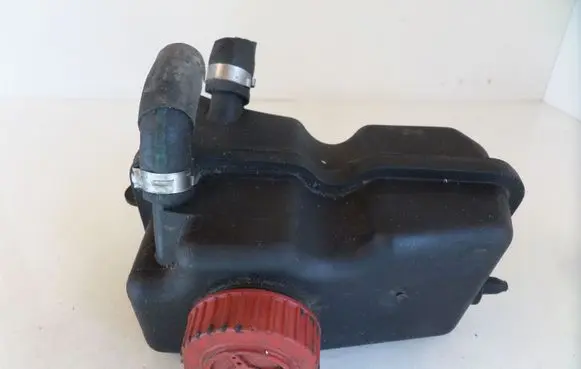 Peugeot 406 Power steering fluid tank/reservoir 9639157180