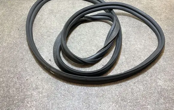 Ford Focus Trunk rubber seal (body) 