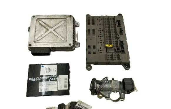 Land Rover Freelander Engine ECU kit and lock set MKC104393 52010565B