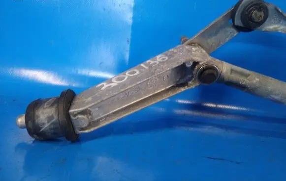 Volvo XC90 Front wiper blade arm 8659968