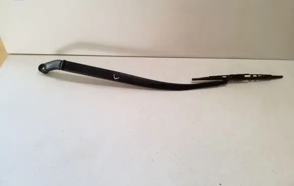 Front wiper blade arm