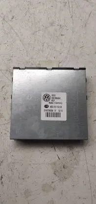 Volkswagen Jetta VI Power management control unit 1K0919041 0140799358 8ES01015300