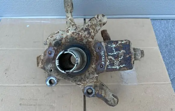 Nissan Terrano Front wheel hub spindle knuckle 400147F001