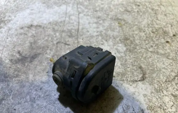 Renault Laguna II Headlight level adjustment motor 8200006664 00816400
