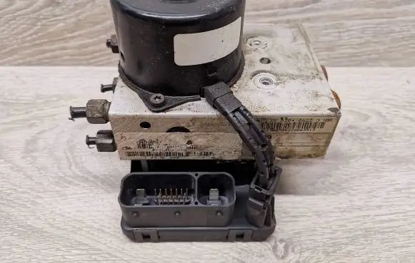 Chrysler Voyager ABS Pump 04686704AA B3R1B02C71 25094601983