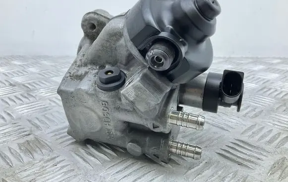 Volkswagen Tiguan Fuel injection high pressure pump 03L130755AC