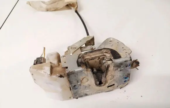 Volkswagen Fox Front door lock 5z3837014at