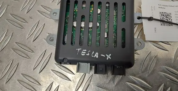 Tesla Model X Other control units/modules 104282900E