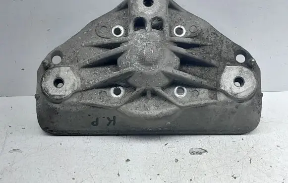 Audi Q7 4L Front shock absorber mounting bracket 
